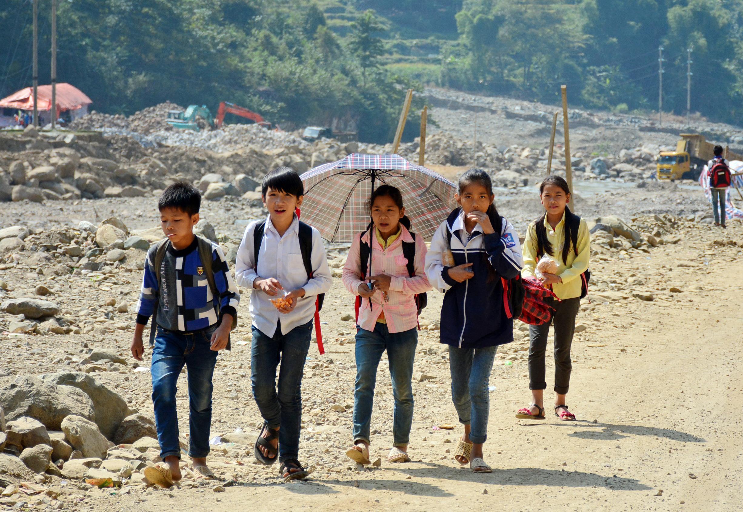 Bài 1: Những hy sinh thầm lặng